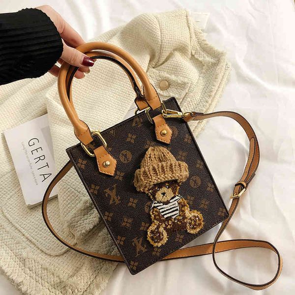 

2022 factory wholesale women's autumn and winter printed tote bag korean version leisure fashion portable messenger bag tide