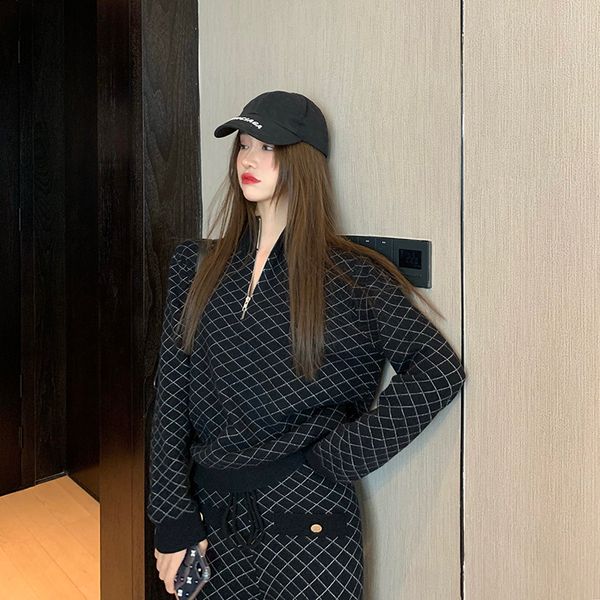 

Women half turtleneck plaid knitted Sweater Autumn and winter plaid female zipper Sweaters and pullovers womens (R98005), White;black