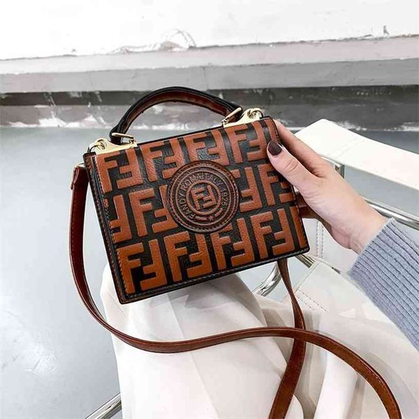 

2021 f portable small square bag single shoulder messenger bag fashion embossed women's luxuryss designerss yw