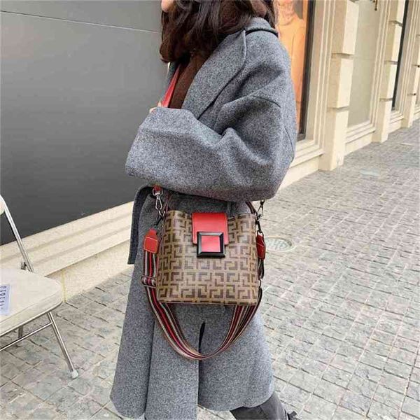 

2022 latest handbag factory store recommended tiktok, autumn and winter, letter, satchel, shoulder bag, shoulder
