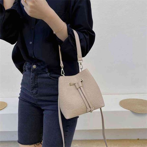 

2021 summer new fashion korean bucket trend simple one shoulder slant span women's bag