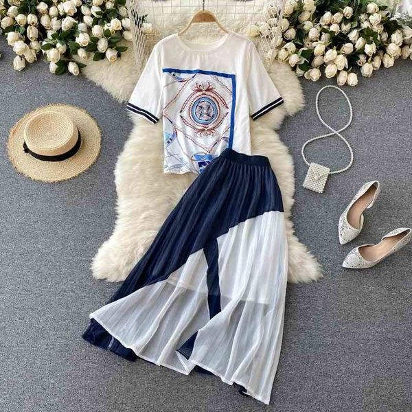 

european women's short-sleeved t-shirt wild high-waist design sense color matching skirt suit summer 210525, White