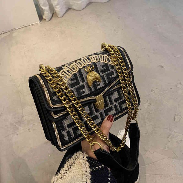 

2022 new factory wholesale summer red same women's embroidery chain one shoulder small square bag