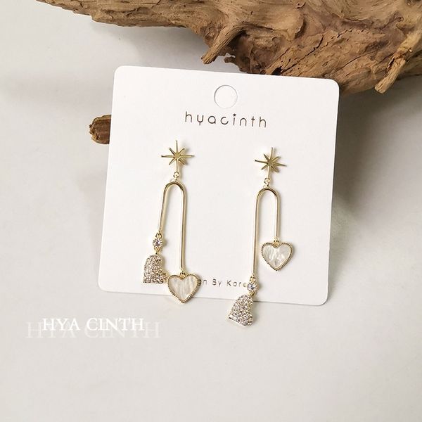

the same six star love shell earrings are popular in the east gate of south korea, Black