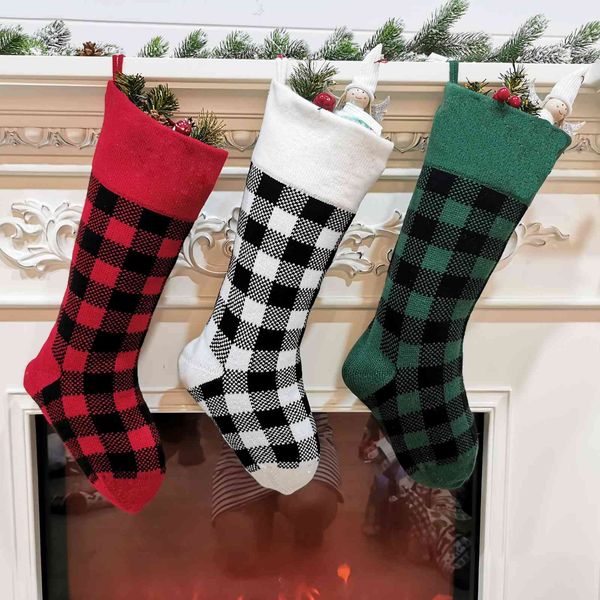 

2022 new selling decorations 18 inch knitted lattice christmas socks gift bag