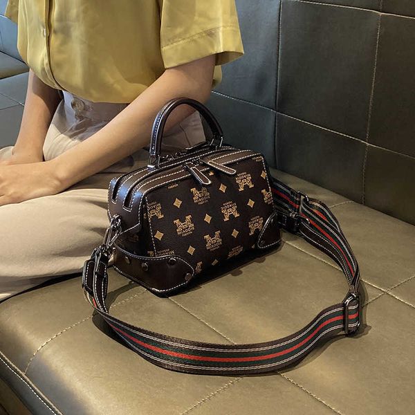 

women luxurys designers bags 2021 crossbody bag handbag designer handbags zhouzhoubao123 purse wallet high end old flower portable one shoul, Black;red