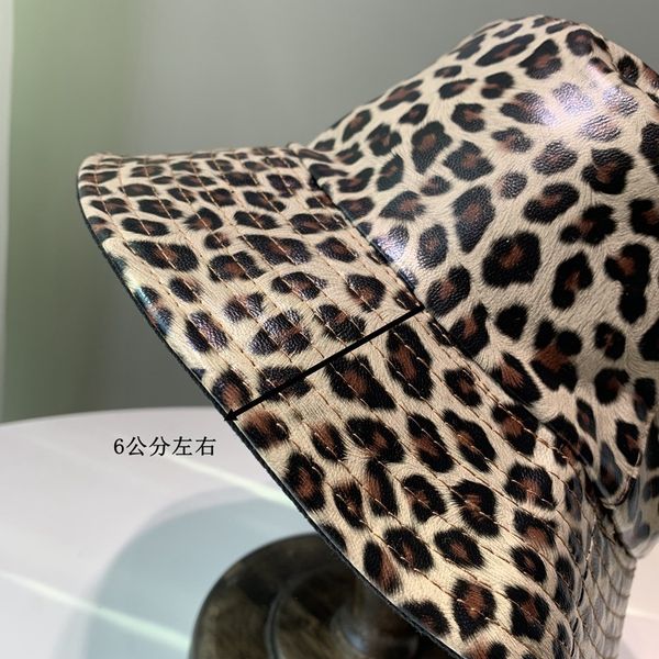 

version chic leopard double-sided leather fisherman's hat, Yellow