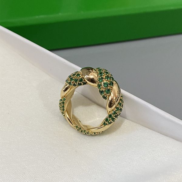 Anelli a fascia 21fw Design italiano gioielli di alta qualità con diamanti intarsiati twist verdi accessori personalizzati moda uomo e donna