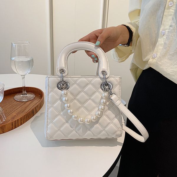 

korean 2021 women's summer new fashion pearl hand personality minority princess of wales bag single shoulder messenger small