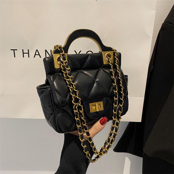 

hangbags xiaoxiangfeng lady's handbag 2021 early autumn chaoling lattice embroidered thread foreign style one shoulder messenger small