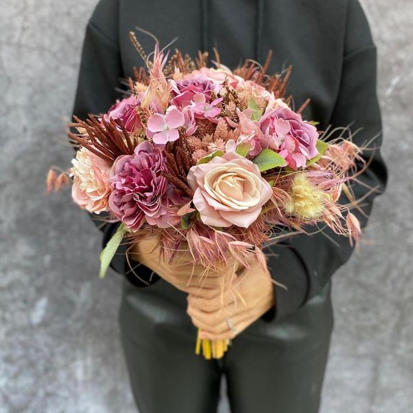 

bridal veils artificial and dry flower bouquet, Black