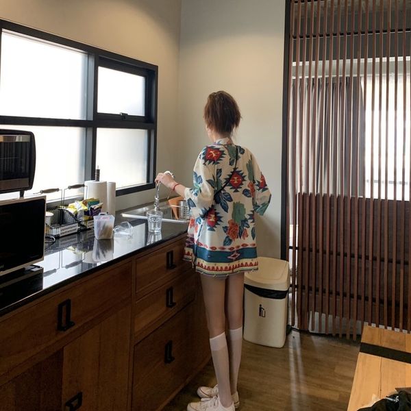 

2021 new silk chiffon shirt, series, printed, three quarter loose sleeves, neckline, women, autumn mup0, Black;white