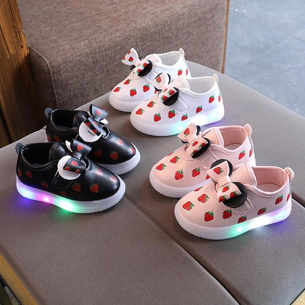 Scarpe Primi Passi Per Ragazze Primavera Autunno Bambini LED Illuminano Arco Fragola Bambino Casual Luminoso Zapatos Ni￱a