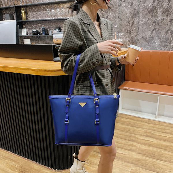 

spring and summer new high capacity women's bag small square single shoulder texture messenger bag hand purse outlet