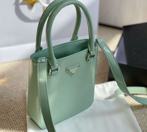 

mobile phone bag luxurys designers bag lady fashion totes clutch bags small clip bag chains tote women p bags shoulder bags