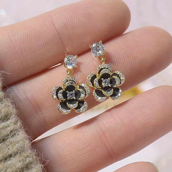 Orecchini a forma di fiore nero con zirconi cubici CZ di lusso per donna in oro reale 14 carati stile giapponese Corea