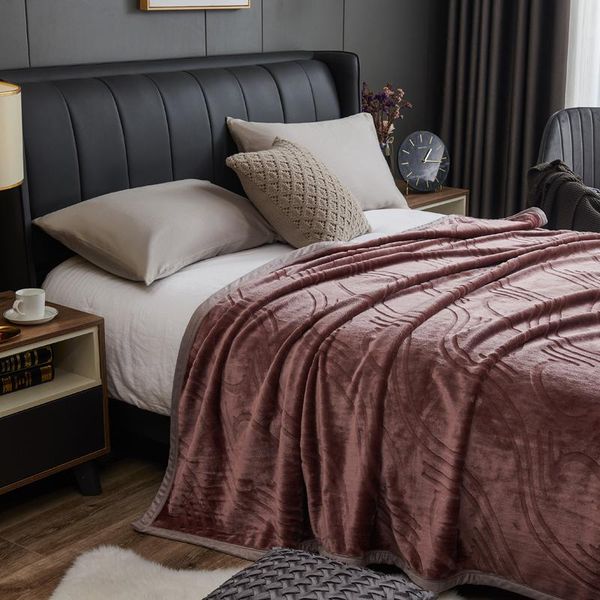 

luxurious bedding 100%polyester blanket solid color three-dimensional cut flowers throw washable lunch break blankets