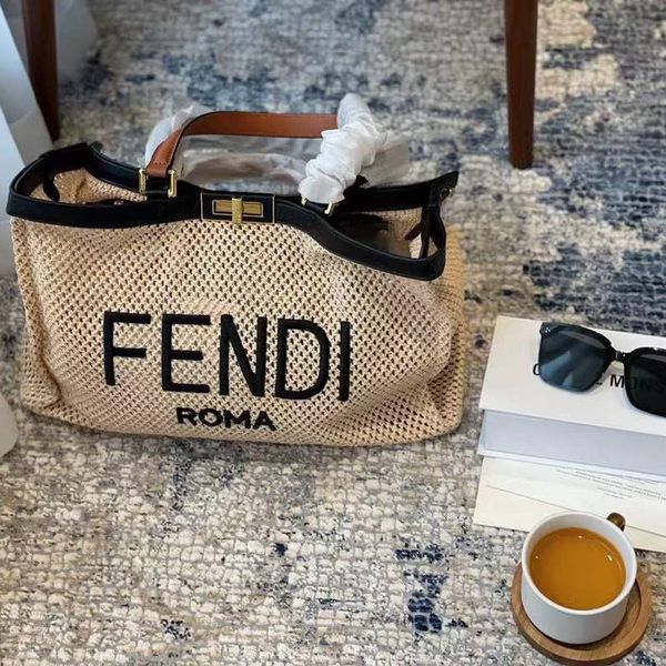 

f shopping bag it's portable, it's armpit two kinds of shoulder straps size: 41 * 28cm luxuryss designerss bag yw