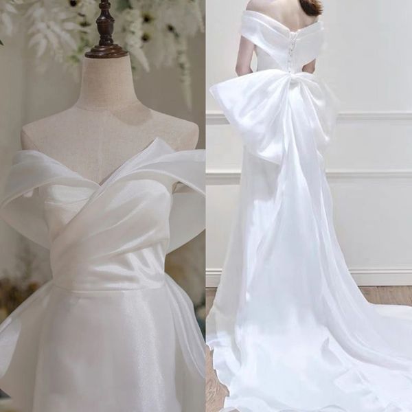 2022 Elegantes weißes Meerjungfrau-Hochzeitskleid mit großer Schleife am Rücken, abnehmbarer Schleppe, lang, schulterfrei, schlichtes Satin-Brautformelle Brautkleider, Braut-Empfangskleider