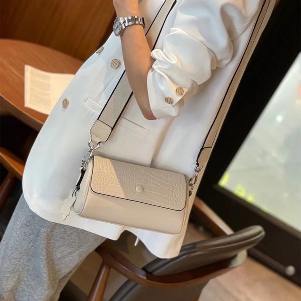 

70% off design hand this year's popular new 2021 fashion summer leather women's foreign texture crocodile cross bag pifz, Red;black