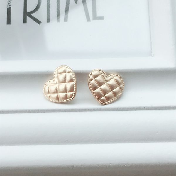 

fog matte love earrings net red fashion simple temperament lattice heart-shaped