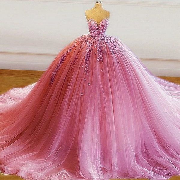 Robe de Soiree Fuşya Pembe Balo Gelinlik Modelleri Aplikler Boncuklu Prenses Kabarık Sevgiliye Parti Elbise Tatlı 16 Uzun Quinceanera