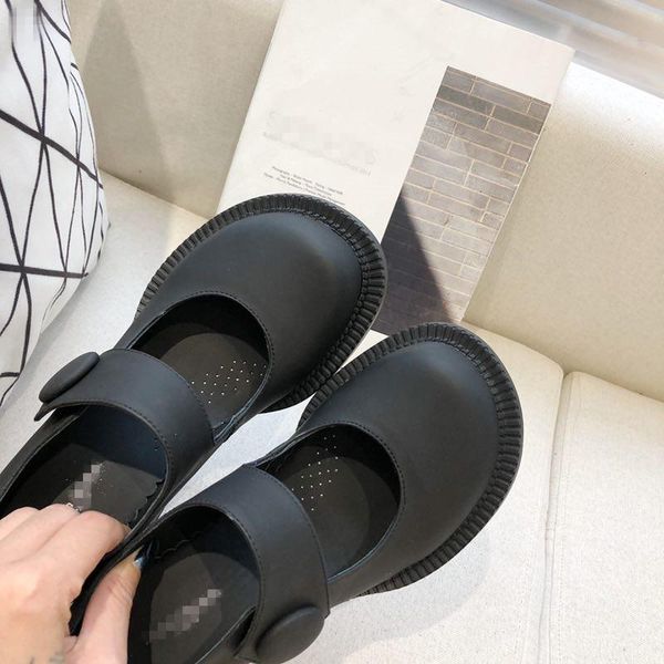 

2021 latest cute style leather big head doll single shoes, college style, all retro mary jane , matching with clothes and skirts are very go, Black