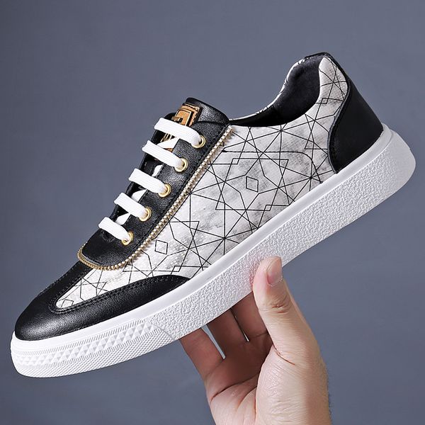 

new mens shoes fashion casual shoes leather men shoes all-match flat-bottomed hand-sewn mens youth sports scalp cowhide
