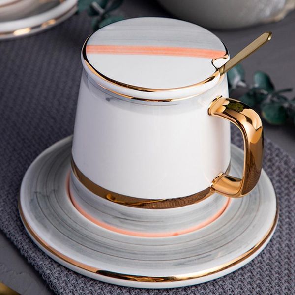 Tazze Piattini Caffè di lusso Tazza da tè e piattino Set da viaggio per ufficio Tazza in ceramica nordica con coperchio Cucchiaio Tazzine Caffe Porcellana