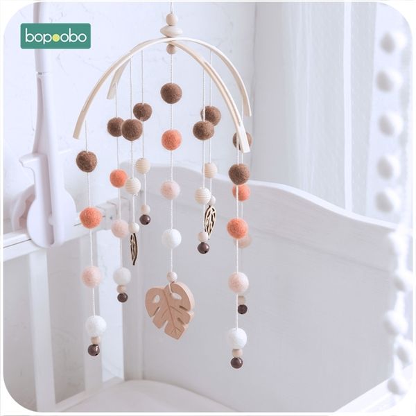 Bopoobo 1 set di perline in silicone Mobile per bambini in legno di faggio Sonagli per uccelli Palline di lana Camera per bambini Letto Hanging Decor Prodotti per bambini che allattano 210320