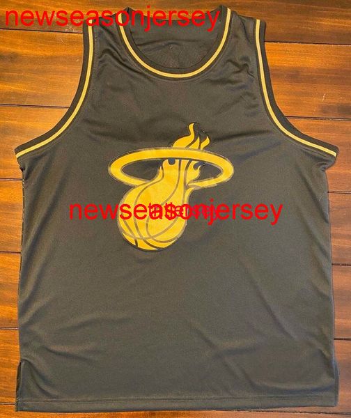 Camisa de basquete LeBron James 100% dourada costurada para homens e mulheres, número personalizado e nome XS-6XL