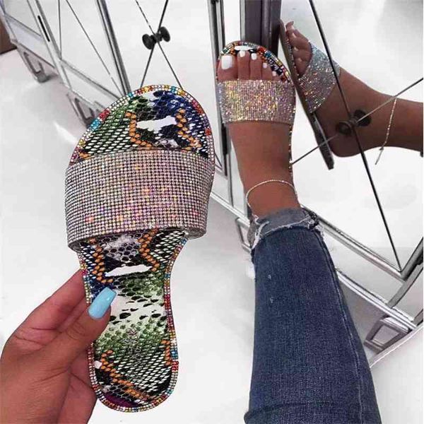 Novas Mulheres Verão Chinelos De Cristal Glitter Plana Soft Bling Feminino Candy Cor Flip Flops Outdoor Senhoras Slides Hot Beach Shoes 210427