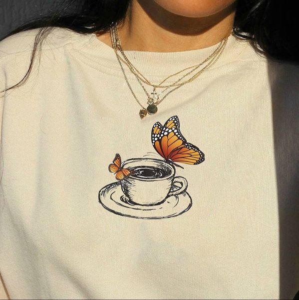 Farfalla e tazza di caffè grafico tee estate moda 100% cotone stile stile arte disegno kawaii carino donne tee t-shirt 210518