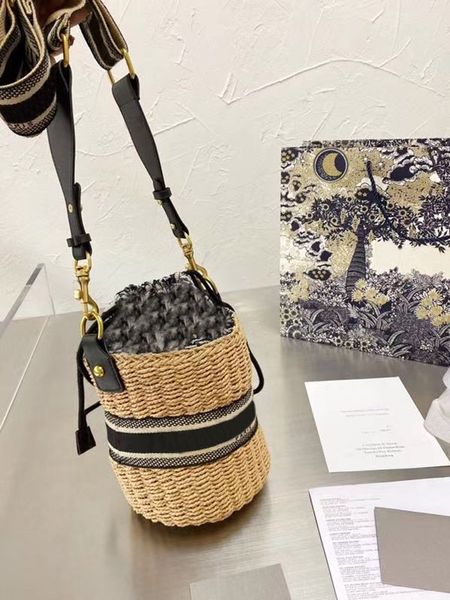 

classic trend fashion retro bag weaving basket shopping holiday style matching box