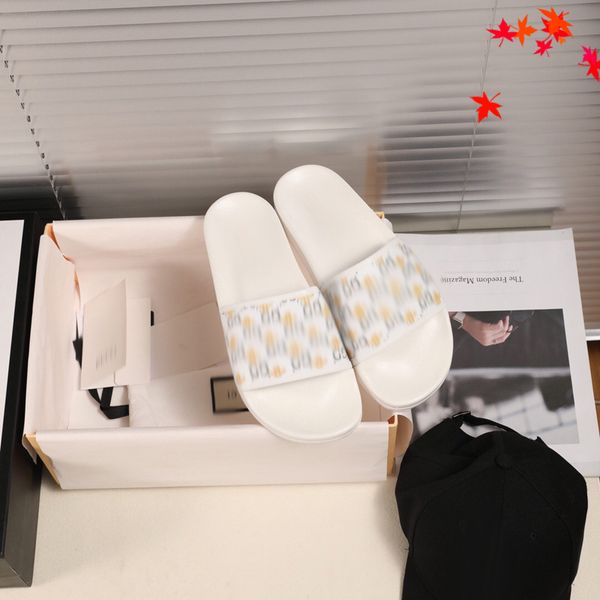

2021 slipper designer slide summer sandals fashion men beach indoor flat flip flops leather luxurys shoes mens slippers with box size 39-45, Black