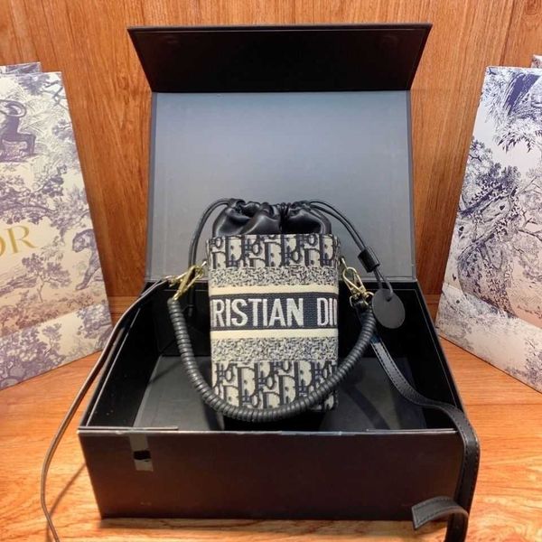 

d 2021 casual and fashionable portable cross carry small fragrance feng shui bucket bag cylinder handbag