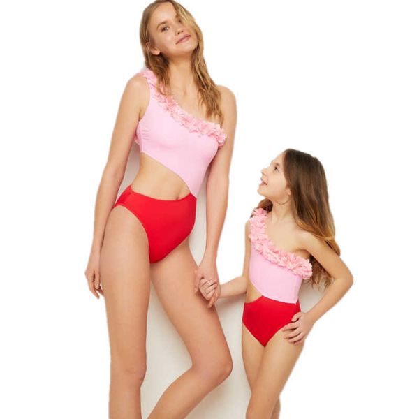 

girls flowers swimwear with mommy daughter designer off shoulder swimsuit bathing suit for family matching 210529, Blue
