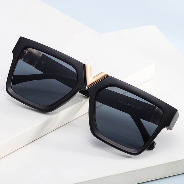 

fashion flat frame women sunglasses vintage design gilding v solid eyewear, White;black