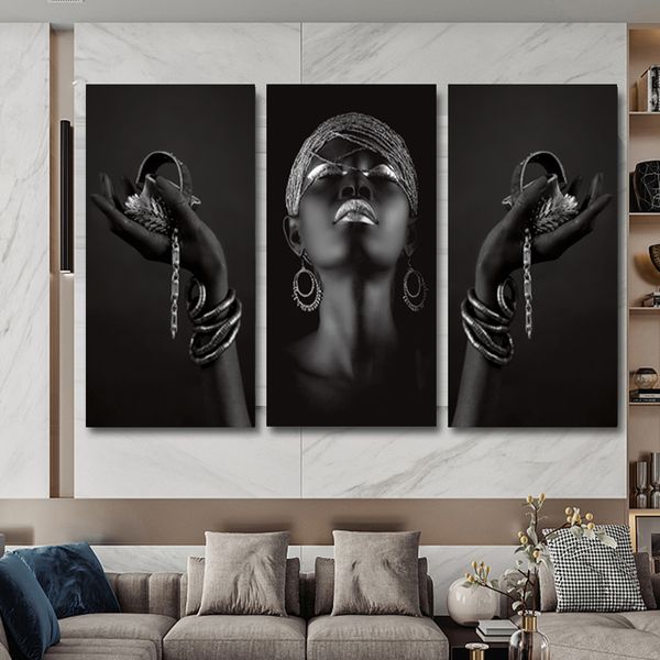 Afrikanische Wand Kunst Frau Poster und Drucke Schwarz Hände Halten Silber Schmuck Leinwand Malerei Wand Bilder Für Wohnzimmer Dekor