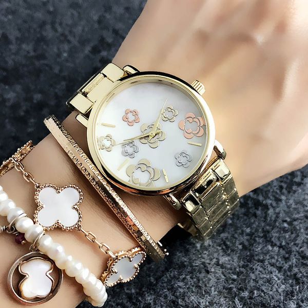 Marke Uhren Frauen Mädchen Blumen-Stil Metall Stahlband Quarz-Armbanduhr T139
