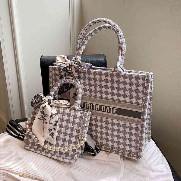 

2022 factory wholesale new temperament black and white lattice portable women's bag chain single shoulder messenger tote bag handbag