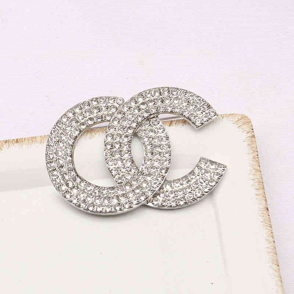 

brooch fashion inlaid with diamond fashion, elegant personality, versatile temperament pin, small fragrance sweater accessories, Gray