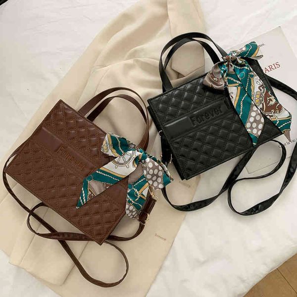 

2022 factory wholesale lingge large capacity bag women's spring fashion korean style silk scarf commuter portable one shoulder messenge