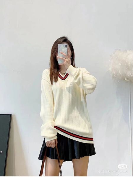 

women's sweaters the women's v-neck cardigan in the fall. 4682, White;black