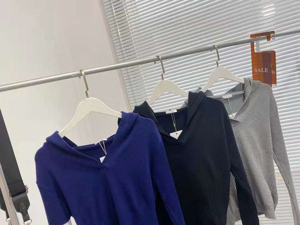 

2021 autumn new fashion tb embroidered three bar hooded v-neck slim and age reducing knitted sweater, White;black