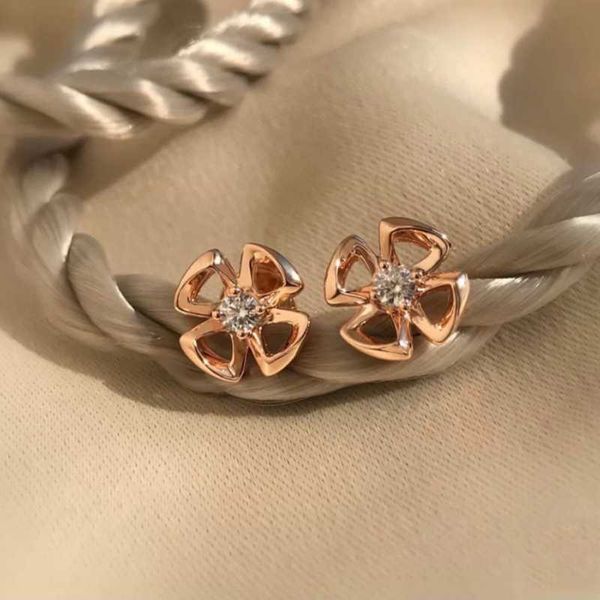 

stud e1, Golden;silver
