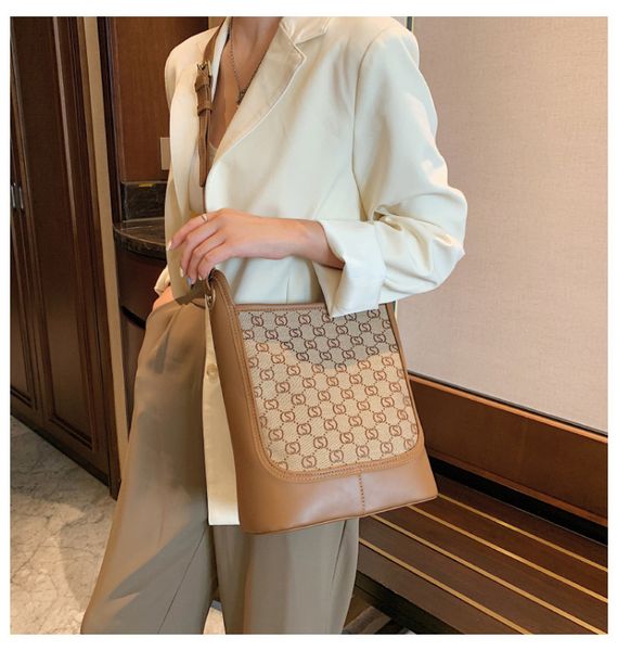

70% factory store 2021 autumn printed bucket korean version high-capacity hand fashion single shoulder diagonal bag
