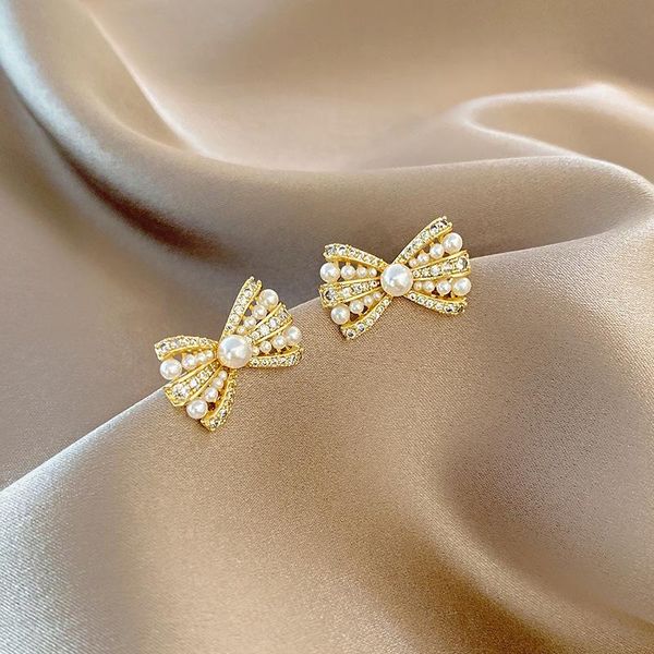 

stud trend shiny crystal earrings jewelry senior fashion bowknot modelling fine pearl women joker, Golden;silver