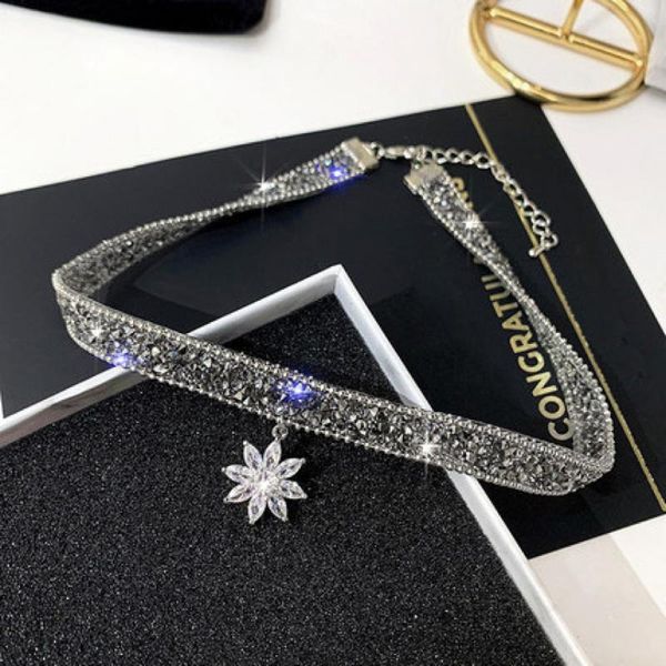 

chokers crystal flower pendant necklace glitter adjustable metal chain women fashion chic punk choker clavicle neck jewelry, Golden;silver