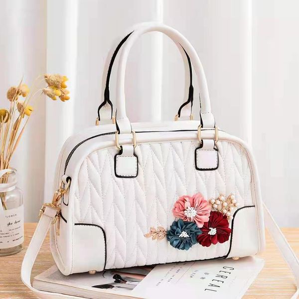 

handbag spring and summer 2021 korean version simple bag women's personalized embroidery large capacity fashion single shoulder, Black;red